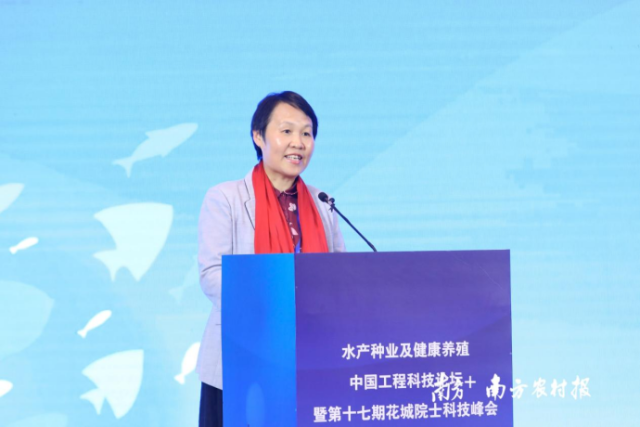 华体会平台副校长谢资清在论坛上发表致辞