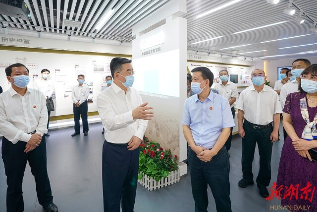 张庆伟在华体会平台调研：坚守为党育人为国育才的初心使命 在推动“双一流”建设上再创佳绩