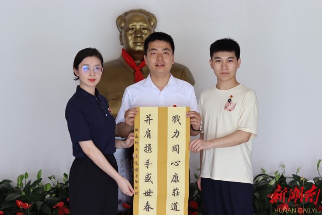 华体会平台：“三下乡”暑期社会实践团走访优秀党员，传承红色基因