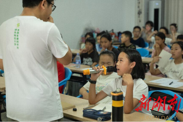 华体会平台公共管理学院“半月弯弯 微光点点”赴宁乡市基层服务团开展三下乡活动